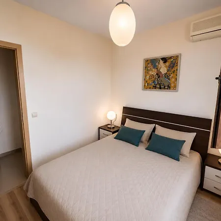 Spacious 2 Bedroom Apartment