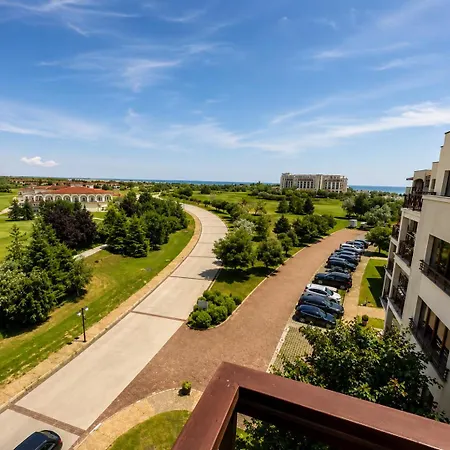 Spacious 2 Bedroom Apartment *